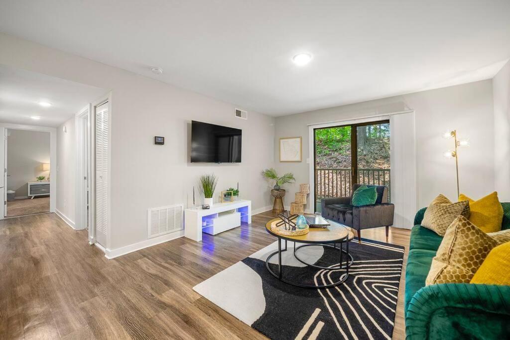 High-End On A Budget At Truist Park Атланта Екстериор снимка